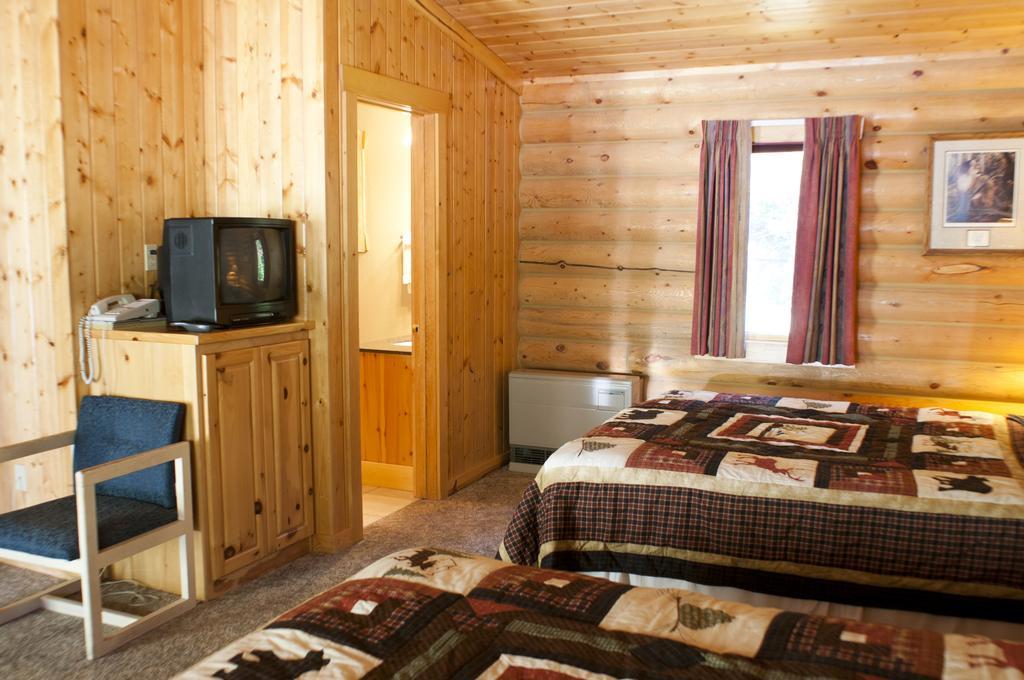 320 Guest Ranch Villa Gallatin Gateway Room photo