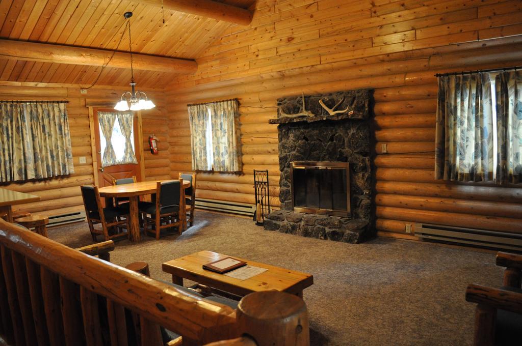 320 Guest Ranch Villa Gallatin Gateway Room photo