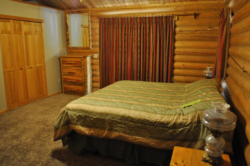 320 Guest Ranch Villa Gallatin Gateway Room photo