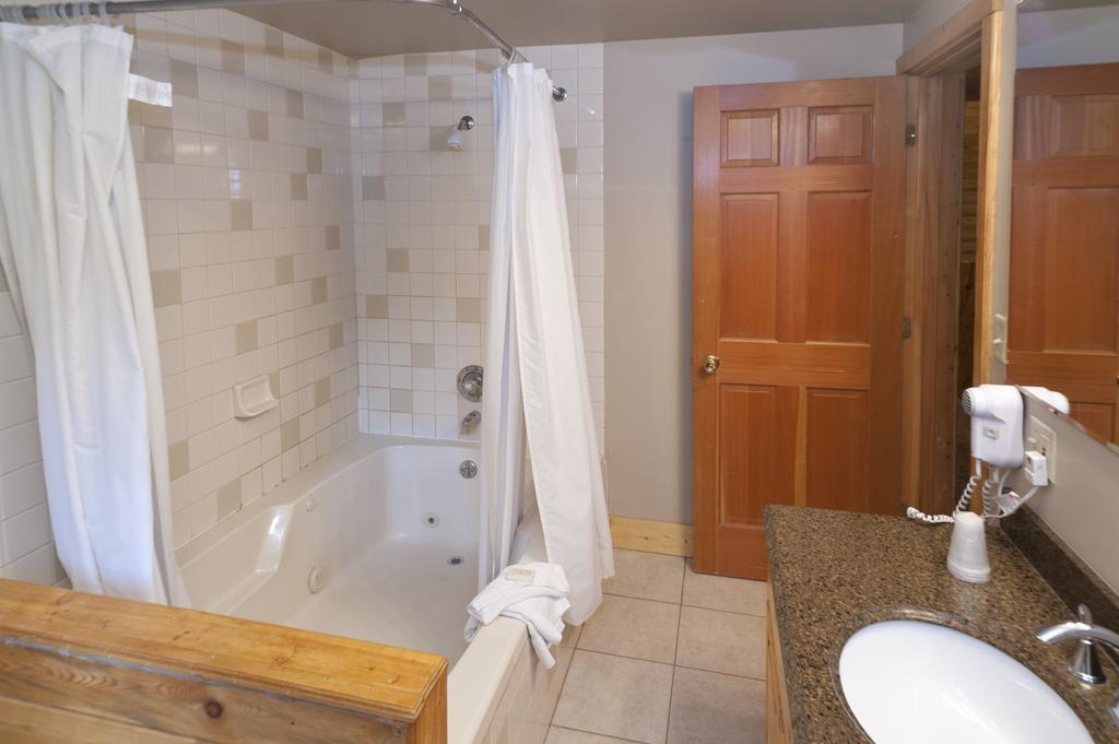 320 Guest Ranch Villa Gallatin Gateway Room photo