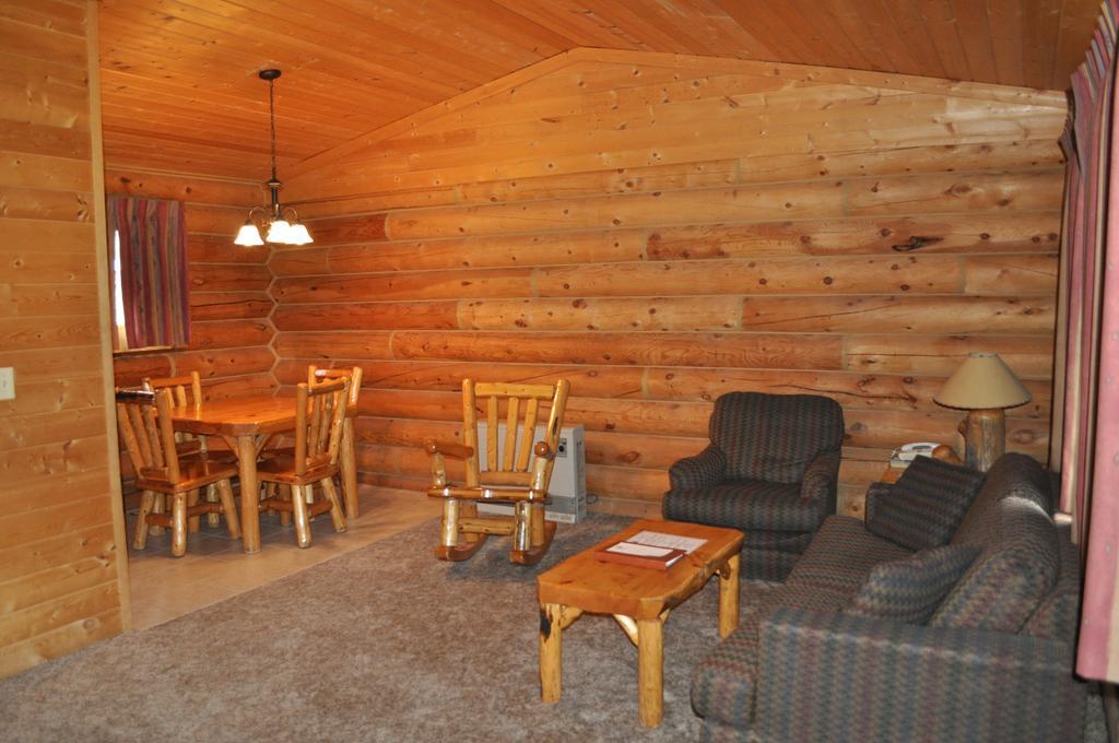 320 Guest Ranch Villa Gallatin Gateway Room photo